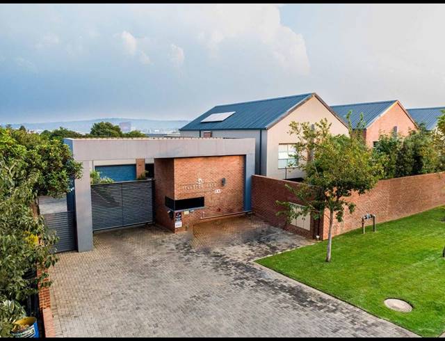 3 BEDROOM CLUSTER FOR SALE IN LYNNWOOD